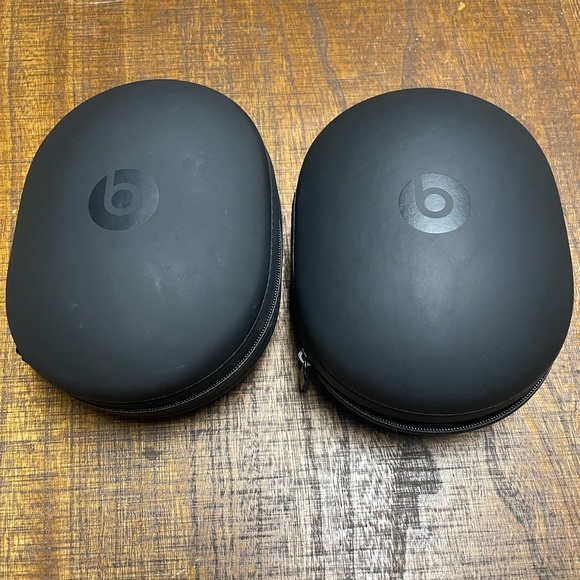 Lot of 2 BEATS Logo Hard Cases Compatible with BEATS STUDIO Headphones Case Only - Picture 1 of 3